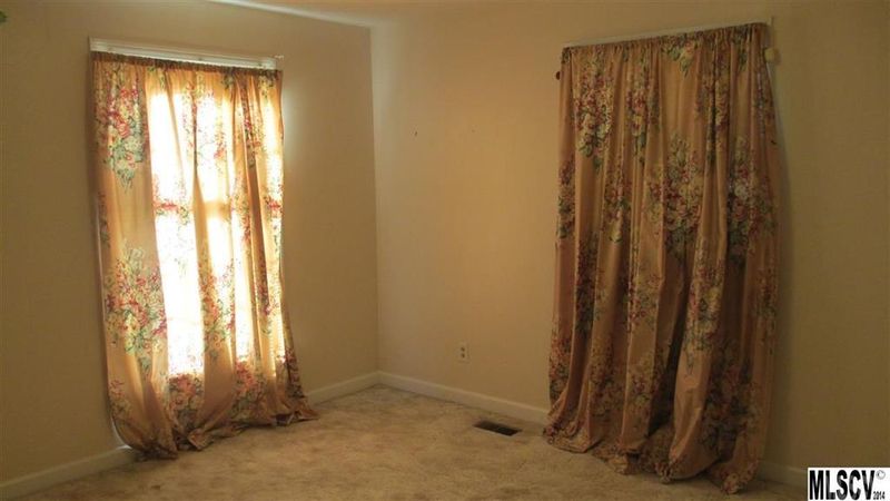 2110 Moss Farm Rd, Hickory, NC 28602