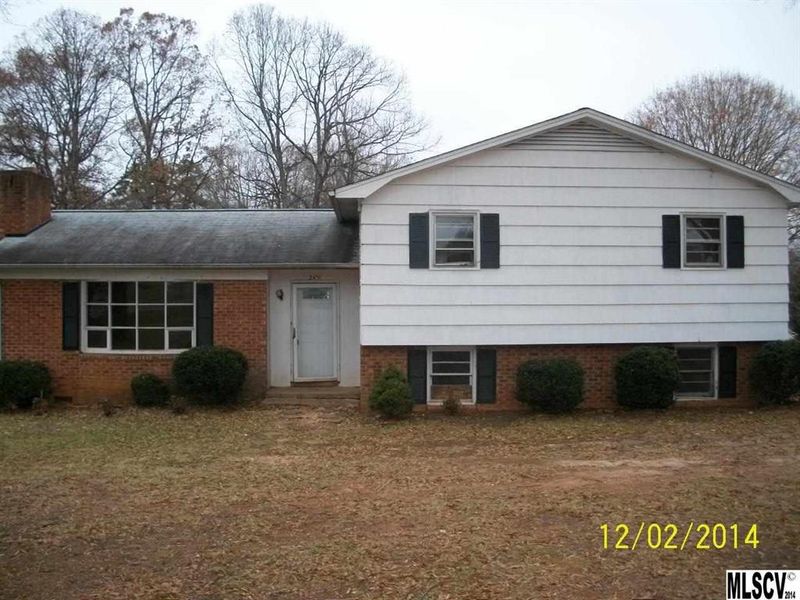 2451 12th Ave Dr NE, Hickory, NC 28601