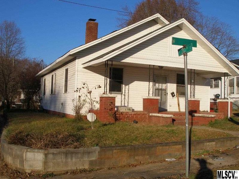 2002 N Shipp Ave, Newton, NC 28658