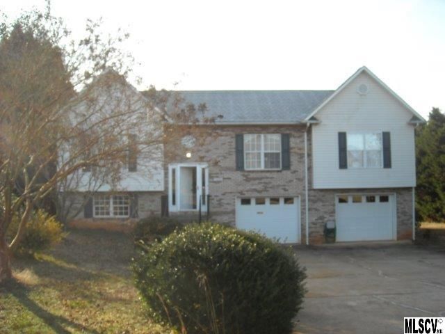 5939 Dwayne Starnes Dr, Hickory, NC 28602