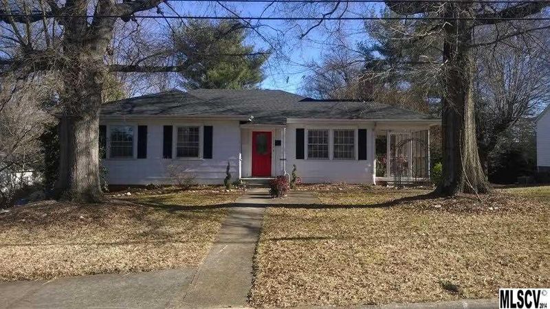 1246 11th St NW, Hickory, NC 28601