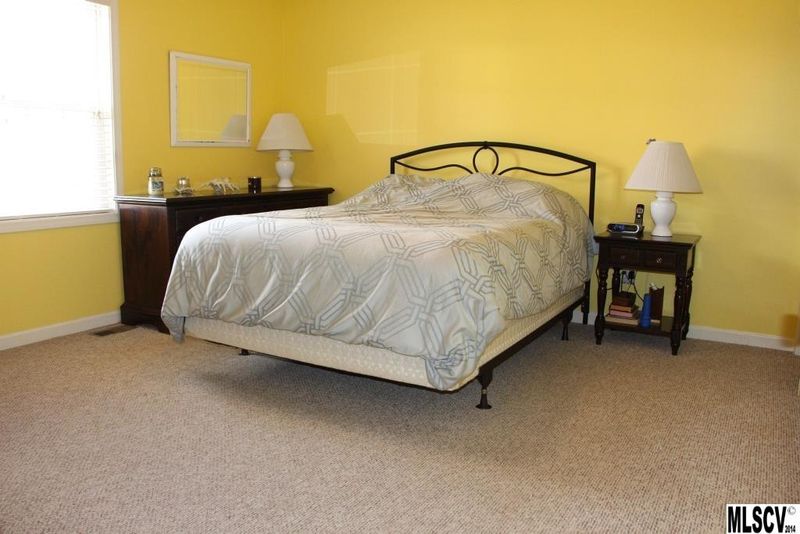 1413 Gristmill Dr, Conover, NC 28613