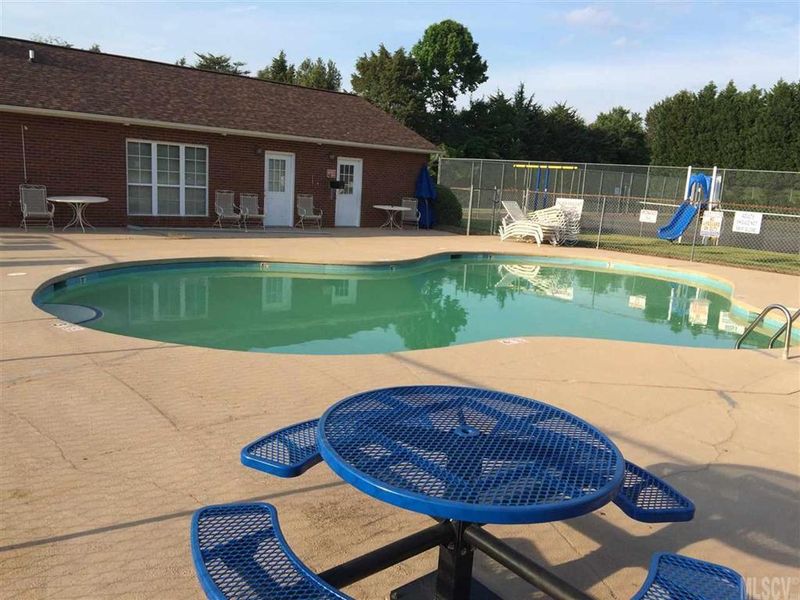 102 Brandywine Dr NE #M5, Conover, NC 28613