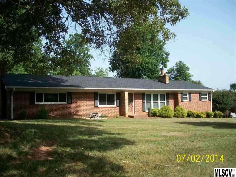 1957 13th St NE, Hickory, NC 28601