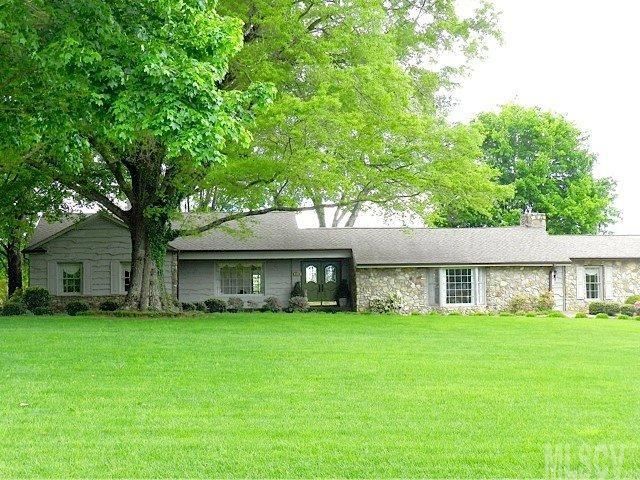 4521 1st St NW, Hickory, NC 28601