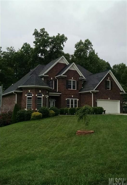 836 17th Avenue Dr SE, Hickory, NC 28602