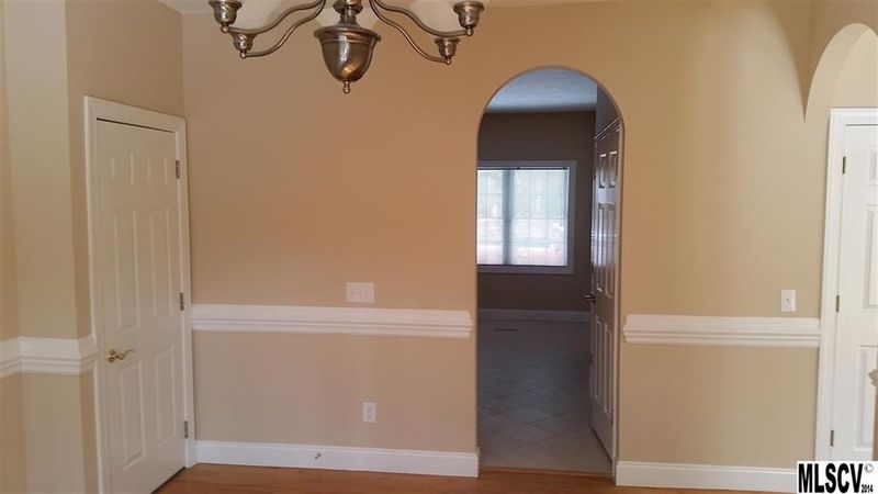 933 30th Avenue Dr NW, Hickory, NC 28601