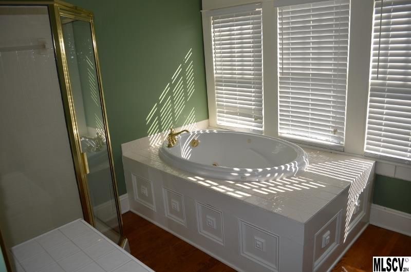 18 7th Ave NE, Hickory, NC 28601