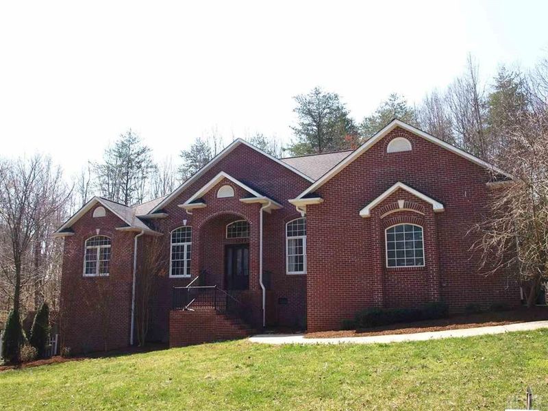 1371 Shadowfax Wynd, Hickory, NC 28602