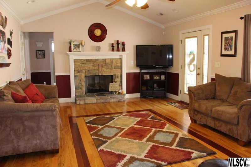 2554 Henry Falls Dr, Hickory, NC 28602