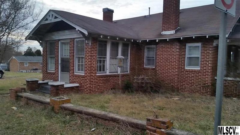105 17th St NW, Hickory, NC 28601