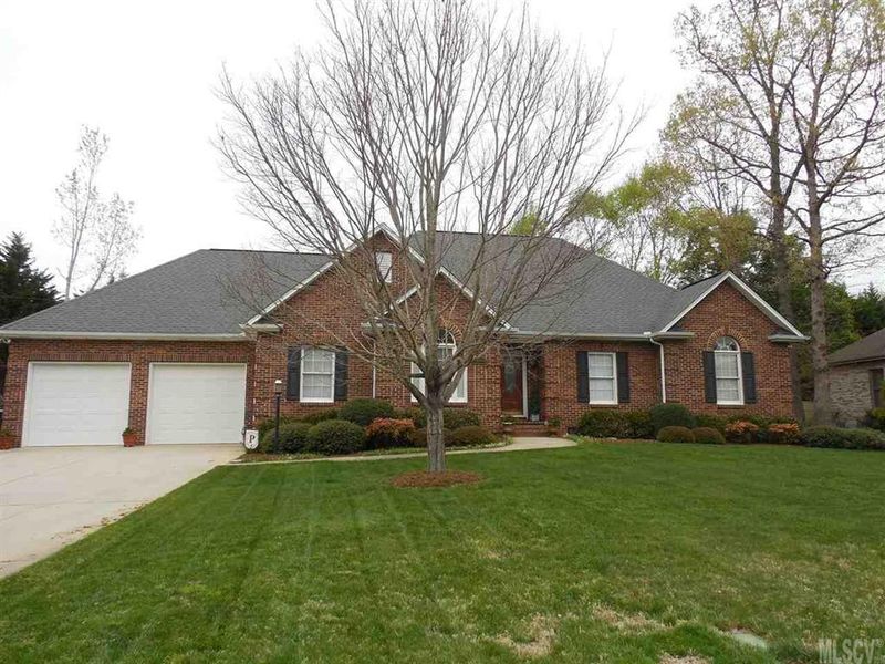 1521 35th Ave NE, Hickory, NC 28601