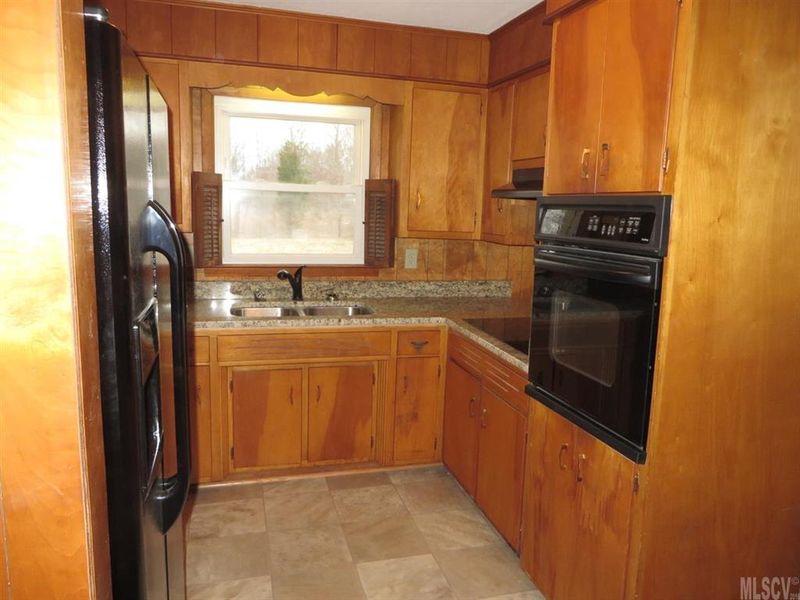 2373 Brookwood Rd, Lincolnton, NC 28092