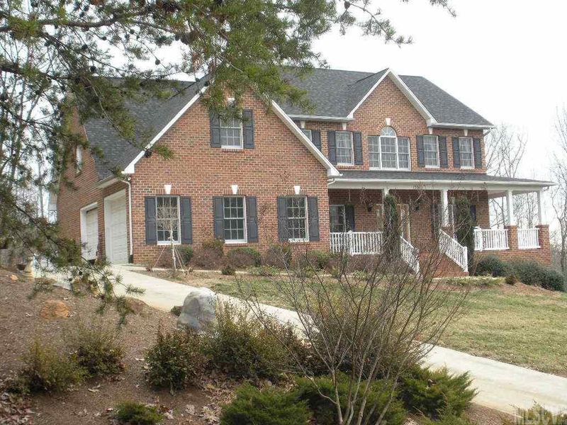 1356 Shadowfax Wynd, Hickory, NC 28602