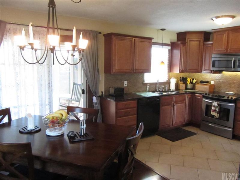 5725 Sandhurst Rd, Hickory, NC 28602