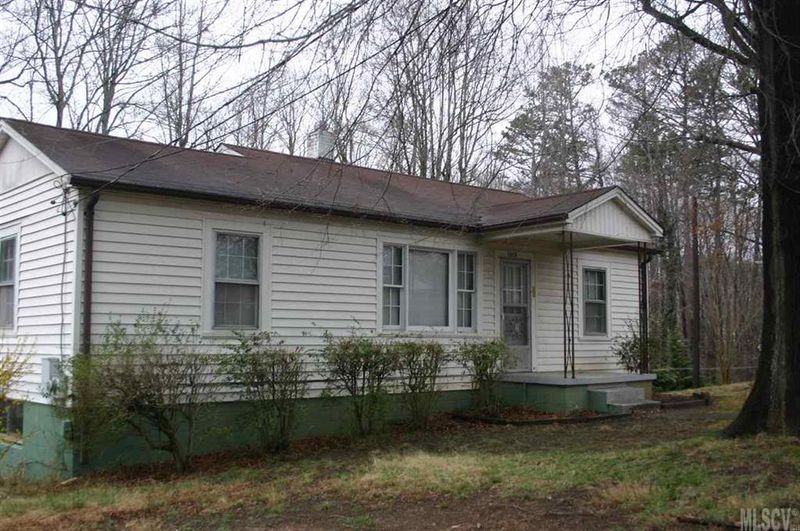 1620 3rd St SW, Hickory, NC 28602
