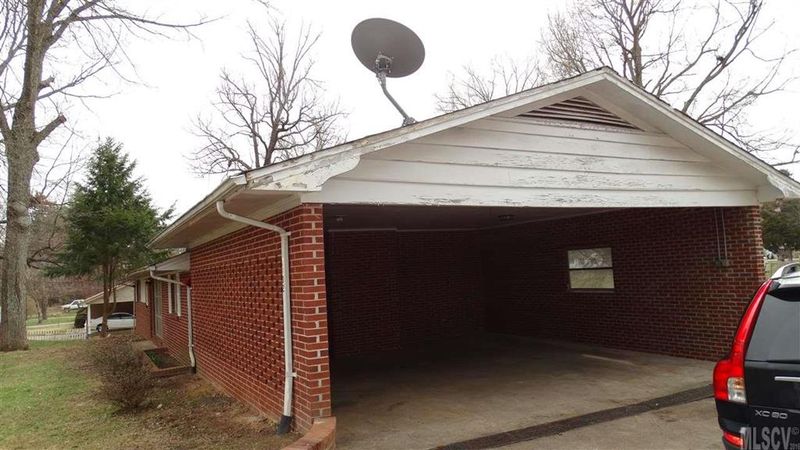 1402 26th St SW, Hickory, NC 28602