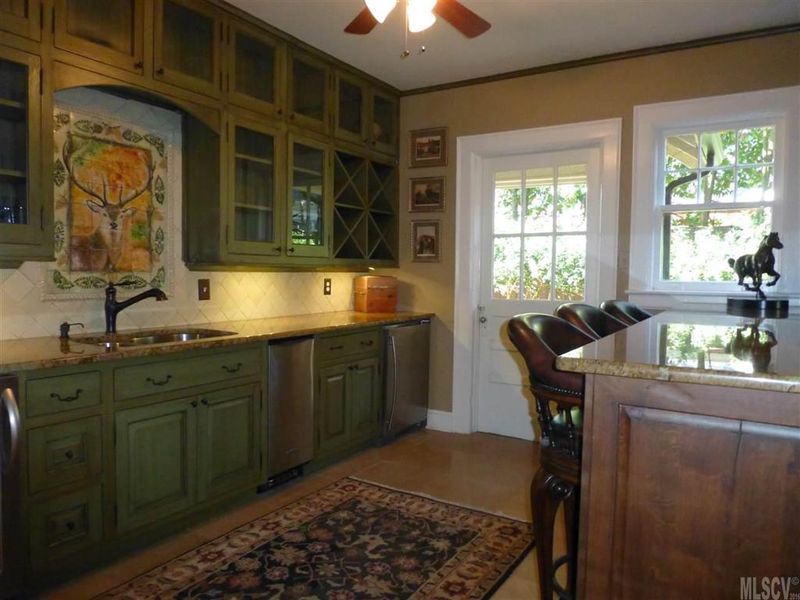 349 7th St NW, Hickory, NC 28601