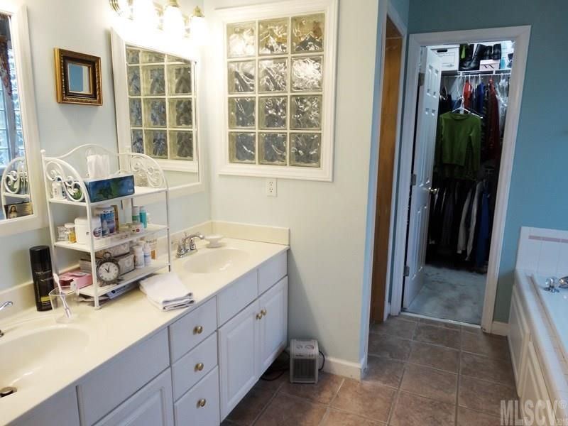 2123 13th St Ct NE, Hickory, NC 28601