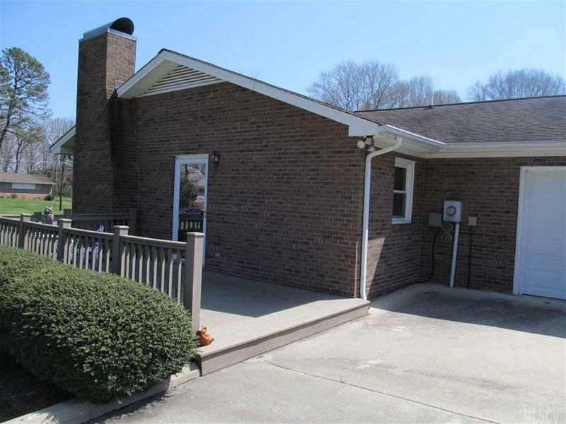 1904 Kool Park Rd, Hickory, NC 28601