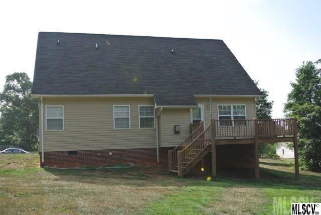 5534 Creek Point Dr, Hickory, NC 28601