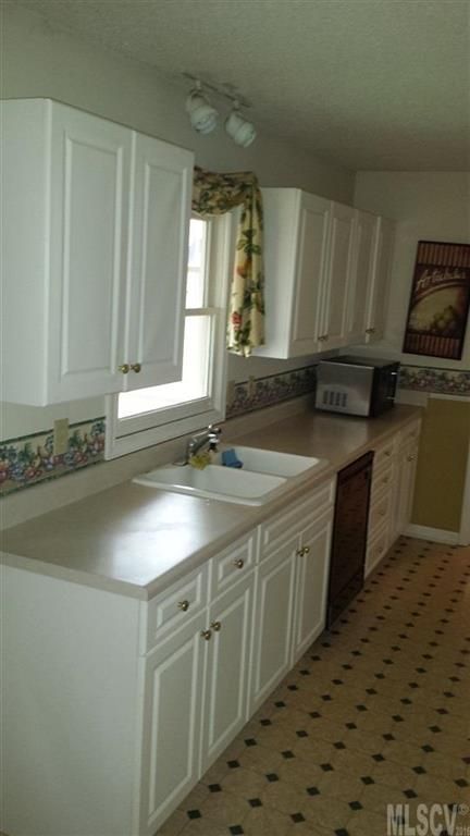 3873 Mattingly Dr, Hickory, NC 28602
