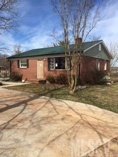 320 33rd St Dr SE, Hickory, NC 28602