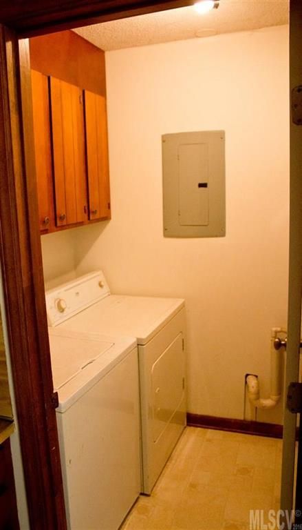 607-609 3rd St SE, Hickory, NC 28602