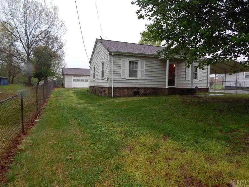 68 40th St NW, Hickory, NC 28601
