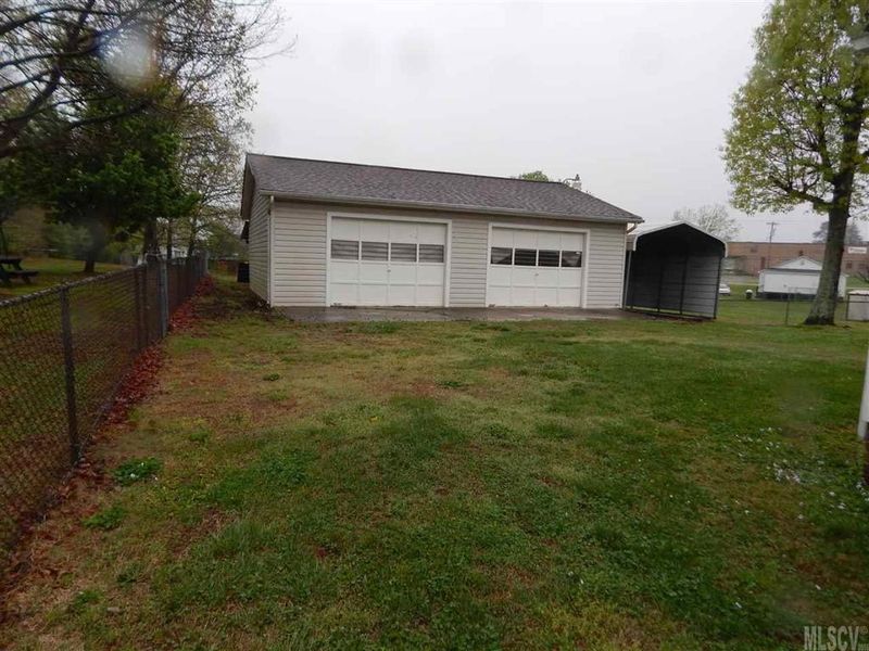 68 40th St NW, Hickory, NC 28601