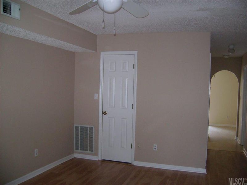 2433 1st St NW #17 D, Hickory, NC 28601