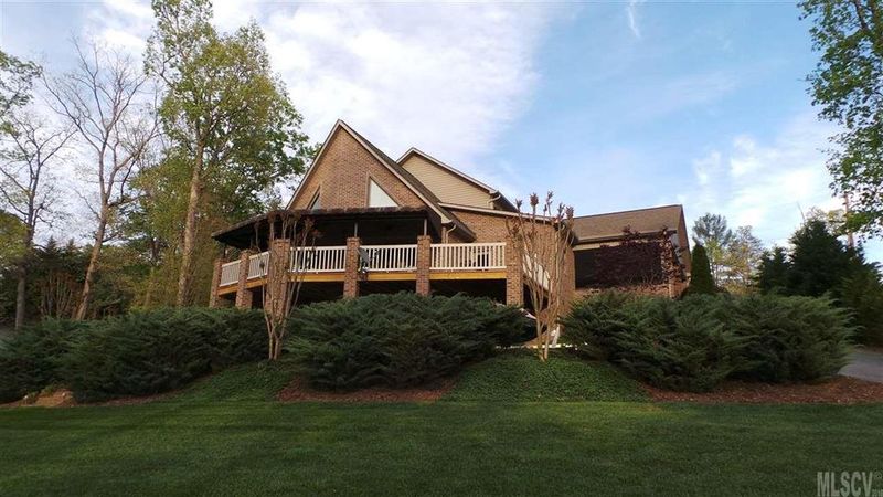 4866 28th Street Cir NE, Hickory, NC 28602