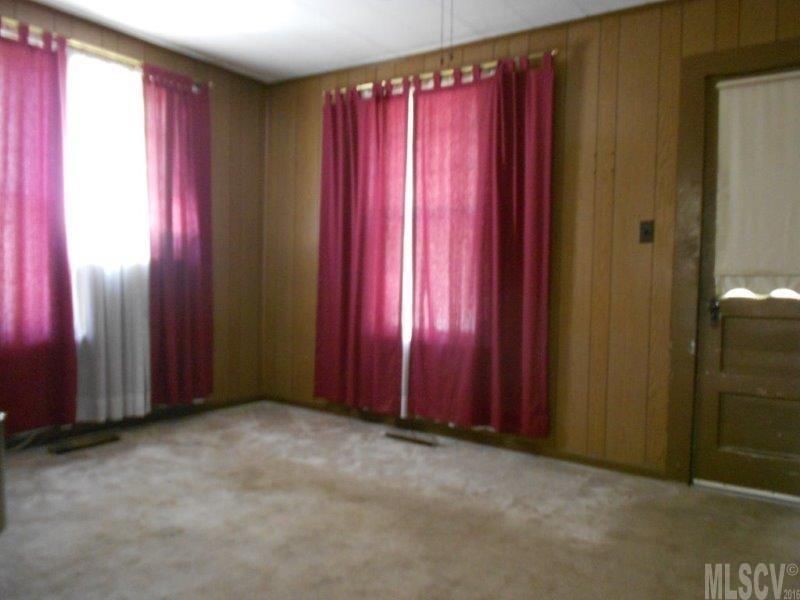1045 4th St NE, Hickory, NC 28601