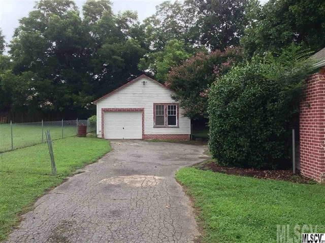 1130 15th St Dr NE, Hickory, NC 28601