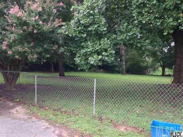 1130 15th St Dr NE, Hickory, NC 28601