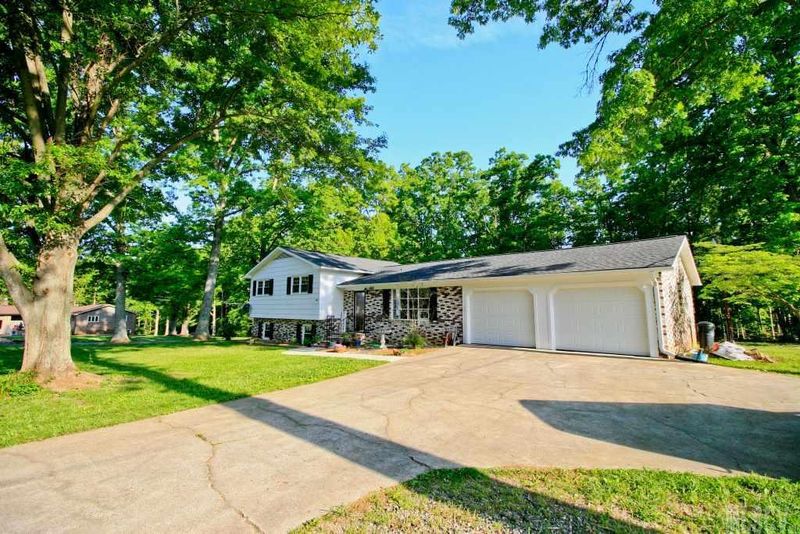 4140 Hoke St, Claremont, NC 28610