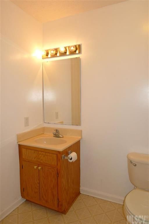 1124 15th St SW, Hickory, NC 28602
