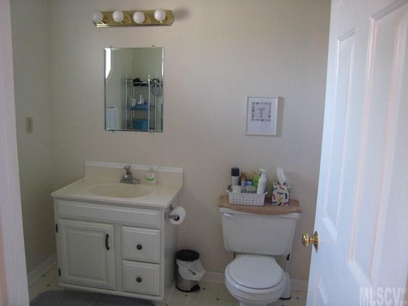 2487 Ashford Dr, Newton, NC 28645