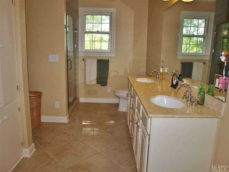 214 Hillside Dr, Newton, NC 28658
