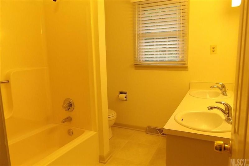 2515 15th Ave SW, Hickory, NC 28602