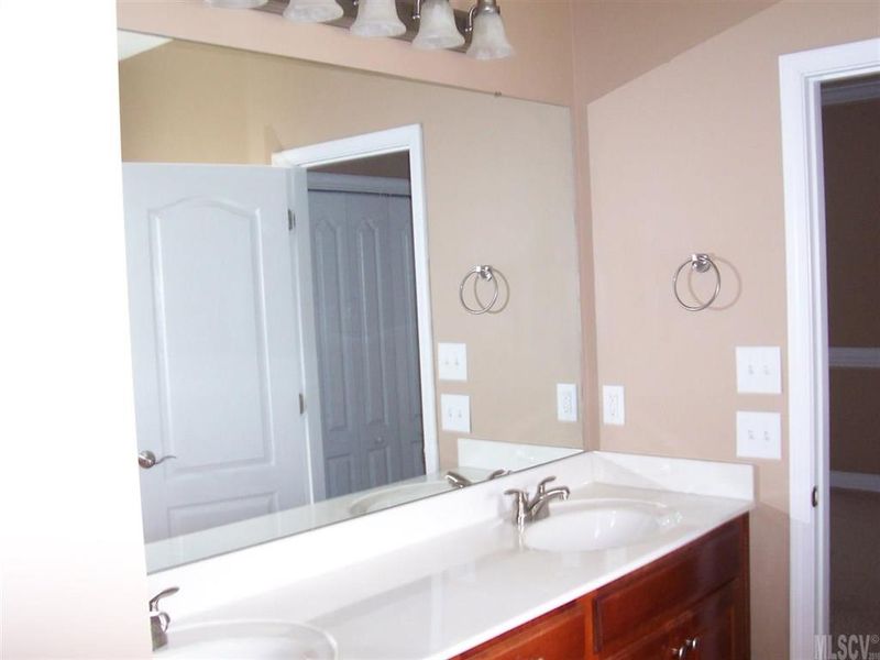 4158 Pickering Dr, Hickory, NC 28602