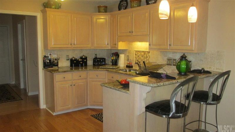 1537 34th Ave Ln NE, Hickory, NC 28601