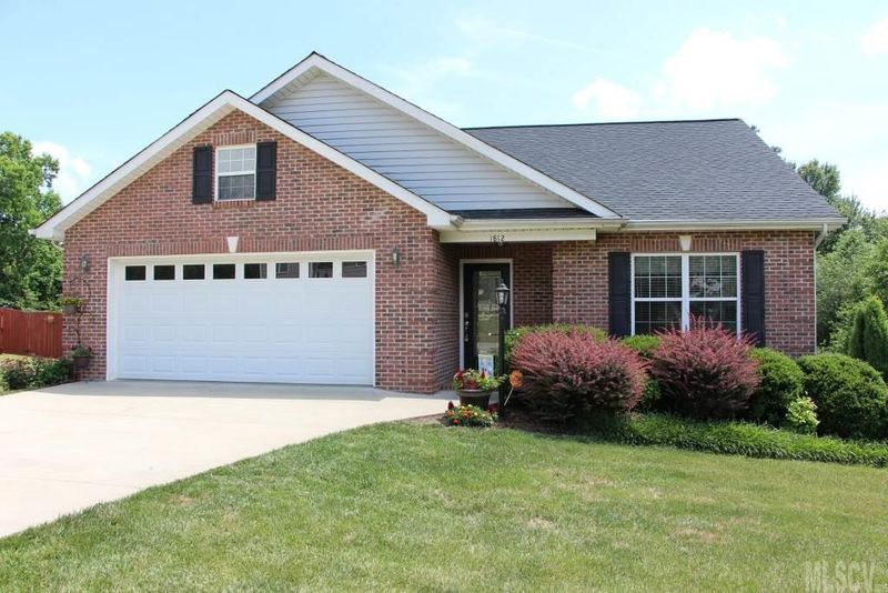 1812 Bonners Cir, Conover, NC 28613
