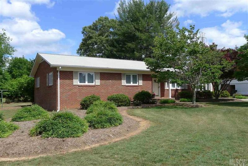 2312 13th St Dr NE, Hickory, NC 28601