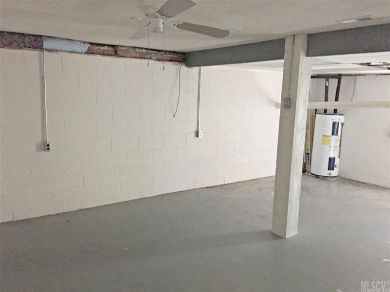 3713 Thompson St, Newton, NC 28658
