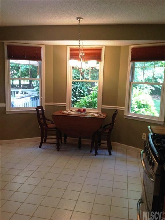 1826 Plaza Dr, Hickory, NC 28602