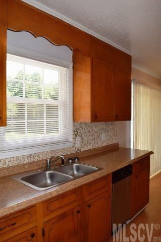709 E 10th St, Newton, NC 28658