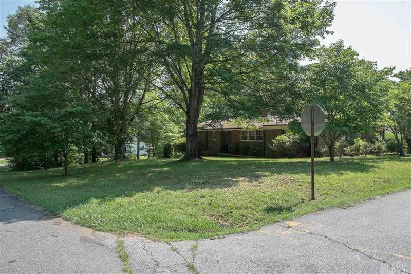 208 N 10th Ave, Maiden, NC 28650