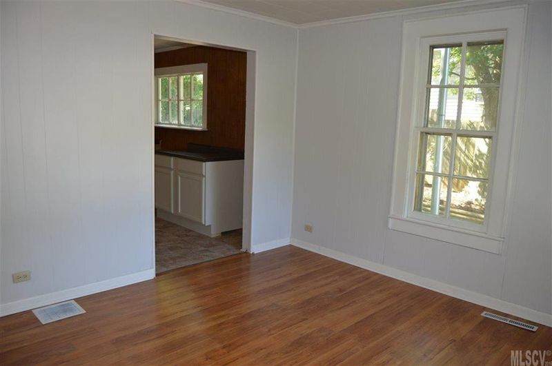 103 14th St SE, Hickory, NC 28602