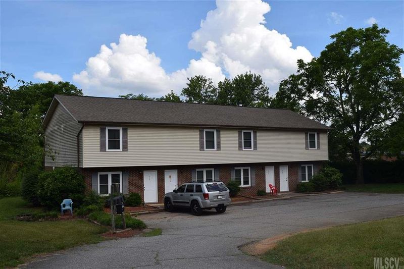 922 12th St NE, Hickory, NC 28601